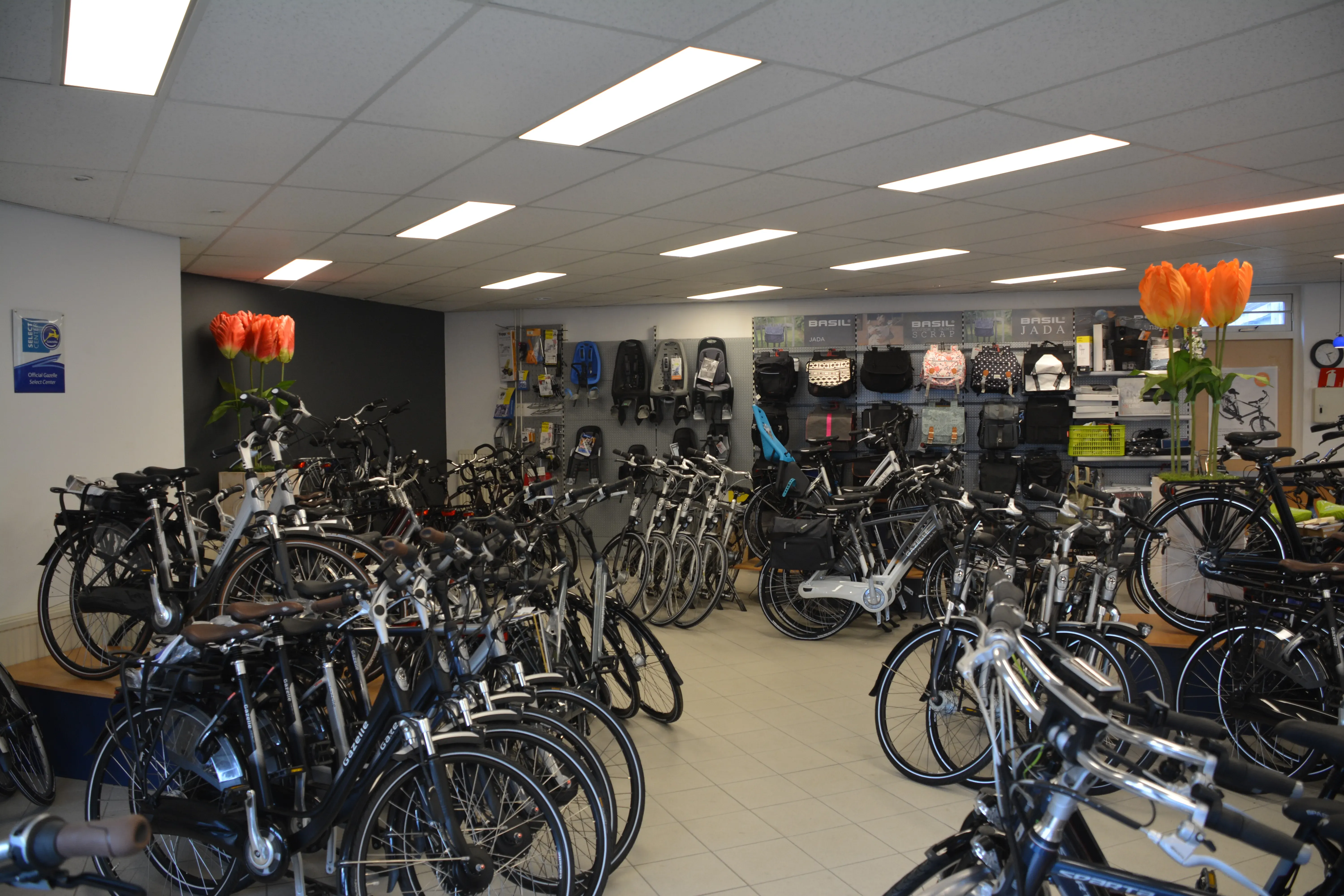 Overzichtsfoto winkel Holtkamp Tweewielers, Hengelo (Ov.)