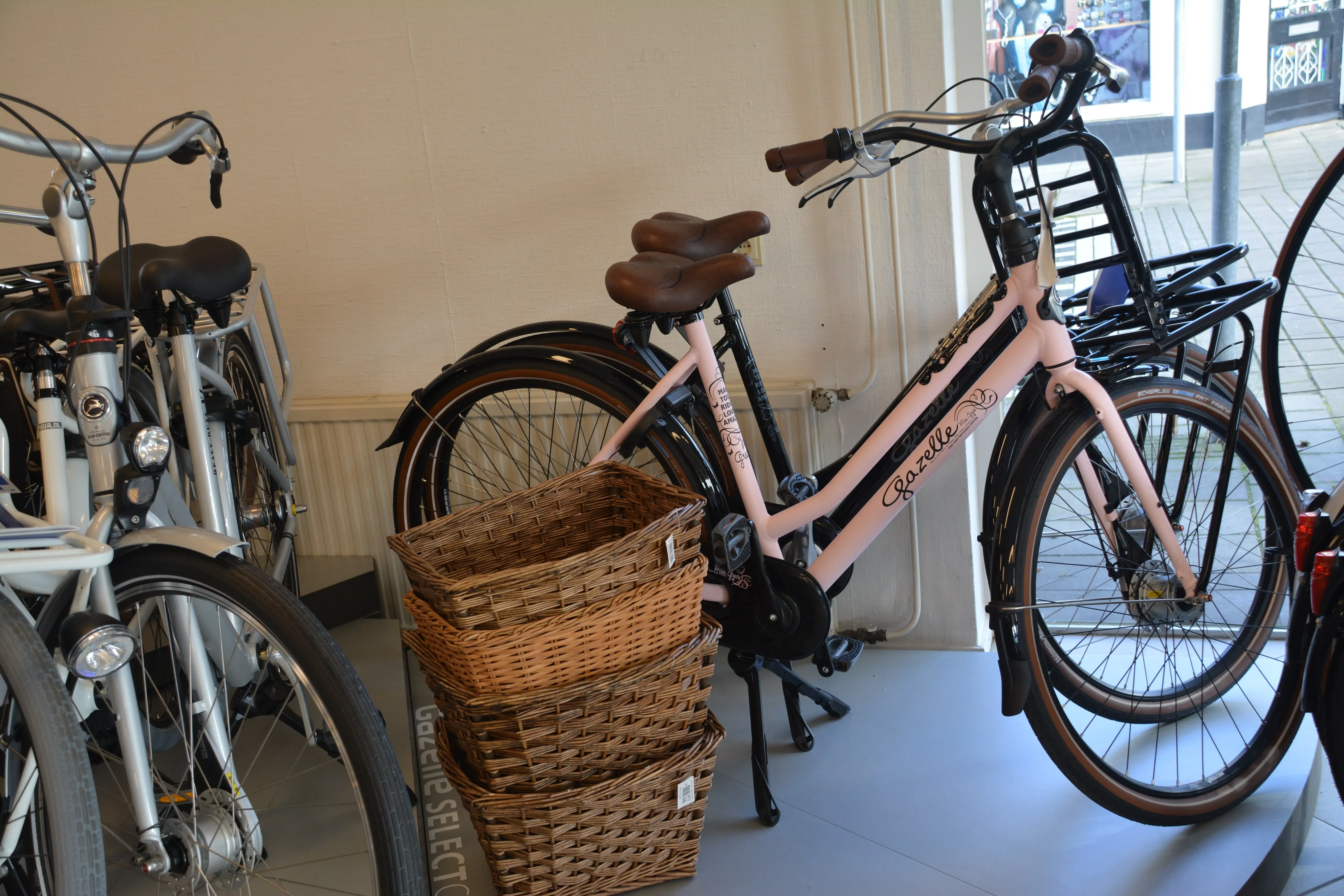 Roze Gazelle tienermeisjesfiets