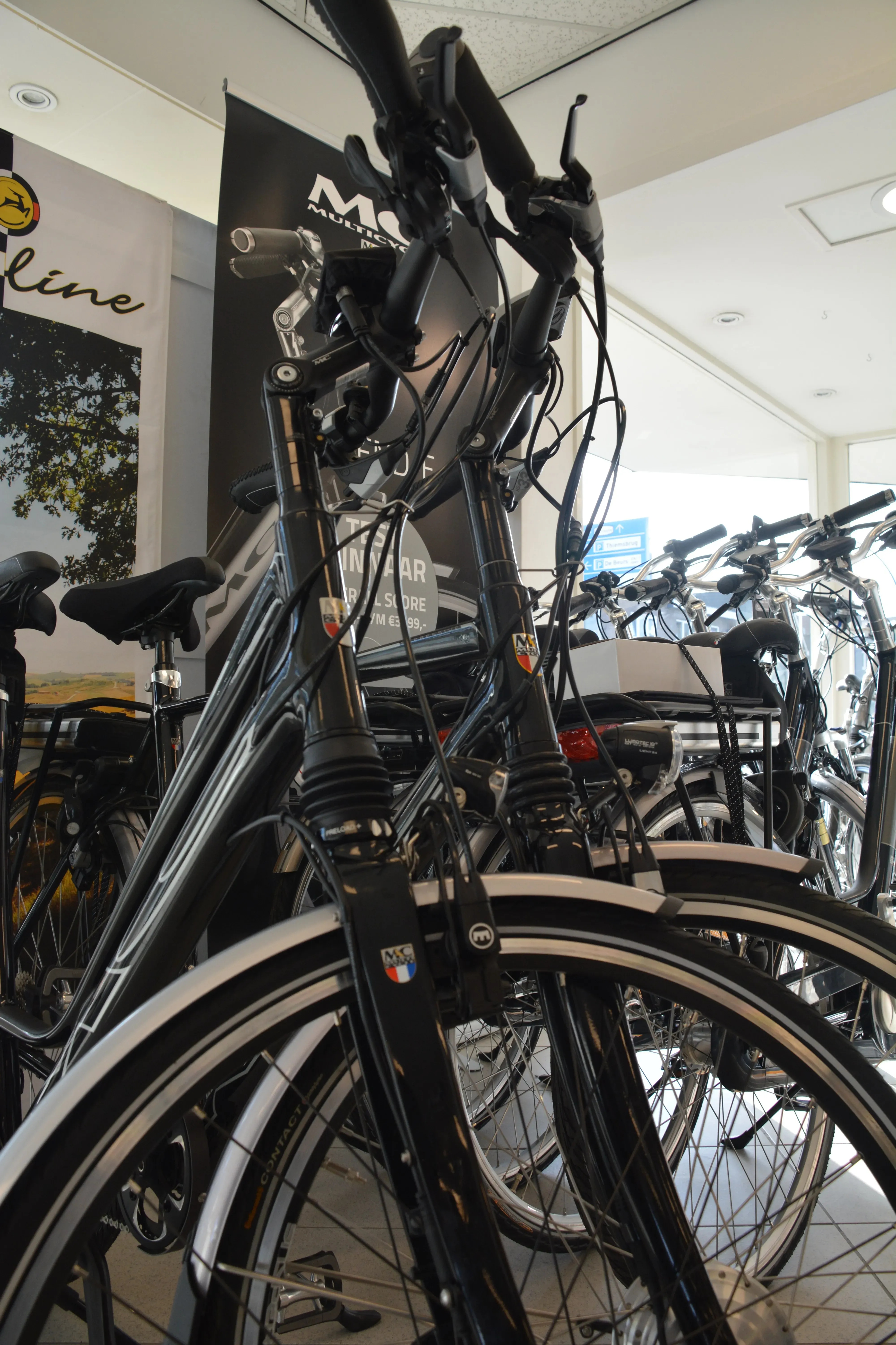 Opstelling Multicyccle fietsen bij Holtkamp Tweewielers, Hengelo (Ov.)