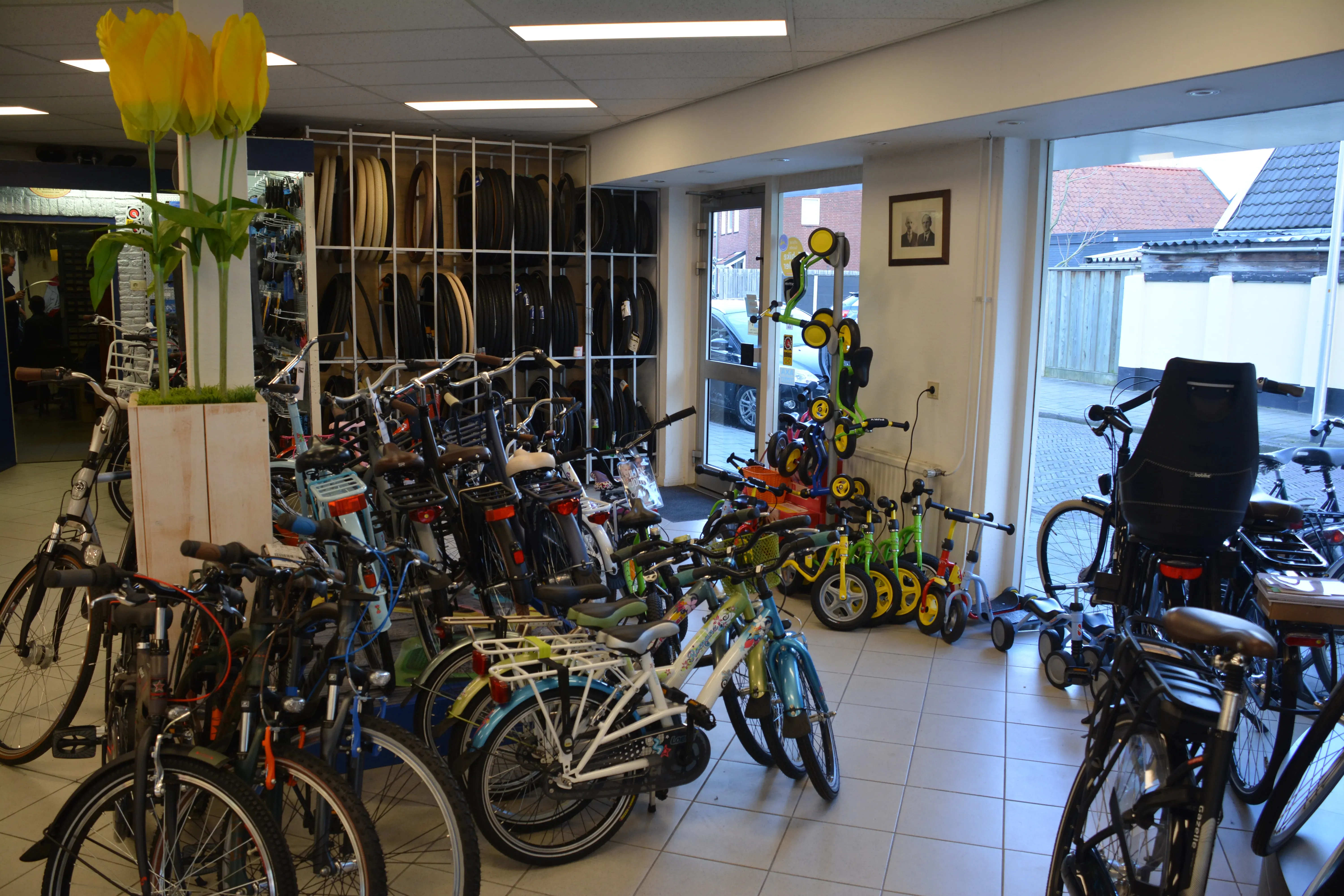 Overzichtsfoto winkel Holtkamp Tweewielers Hengelo Ov.